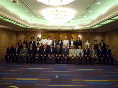平成27年度の研究助成金贈呈式は、平成27年6月18日(木)東京ガーデンパレスに於いて開催。